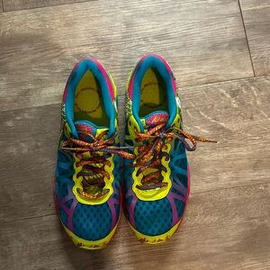 Women’s ASICS Gel Noosa running shoe. Multicolor. Size 10